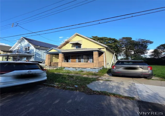 Photo 3 of Single family home for sale at 301 Peach St, Buffalo, NY 14204 | MLS# B1715029 | Listing updated on 2026-09-15
