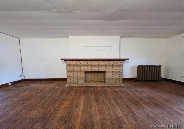 Photo 4 of Single family home for sale at 301 Peach St, Buffalo, NY 14204 | MLS# B1715029 | Listing updated on 2026-09-15