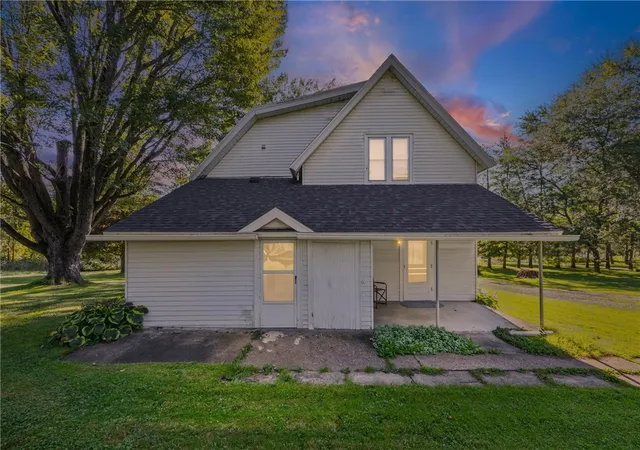 Photo 1 of Single family home for sale at 212 E Genesee St, Clyde, NY 14433 | MLS# R1714049 | Listing updated on 2026-09-15