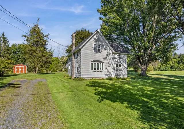 Photo 3 of Single family home for sale at 212 E Genesee St, Clyde, NY 14433 | MLS# R1714049 | Listing updated on 2026-09-15