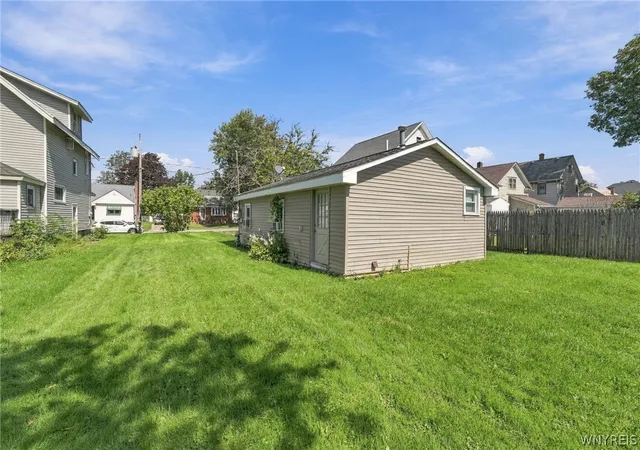 Photo 2 of Single family home for sale at 117 Worthy Ave, Medina, NY 14103 | MLS# B1715031 | Listing updated on 2026-09-16