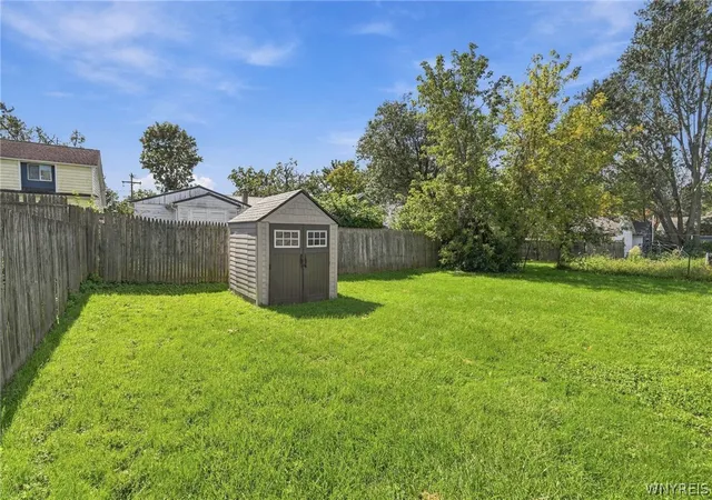 Photo 3 of Single family home for sale at 117 Worthy Ave, Medina, NY 14103 | MLS# B1715031 | Listing updated on 2026-09-16