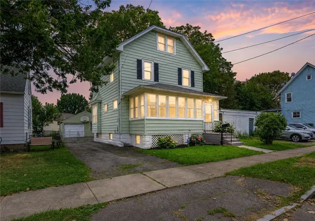 Photo 3 of Single family home for sale at 19 Traver Cir, Rochester, NY 14609 | MLS# R1705815 | Listing updated on 2026-09-15