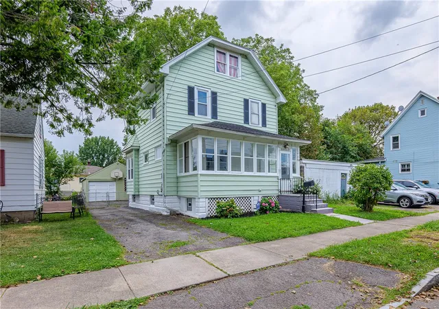 Photo 3 of Single family home for sale at 19 Traver Cir, Rochester, NY 14609 | MLS# R1705815 | Listing updated on 2026-09-15
