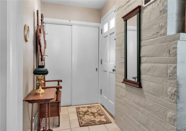 Photo 3 of Single family home for sale at 31 Rosedale Ave, Hamburg, NY 14075 | MLS# B1679791 | Listing updated on 2026-09-15