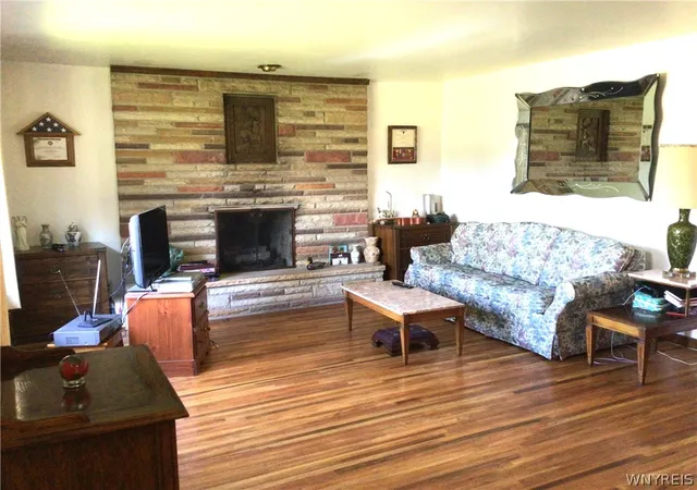 Photo 3 of Single family home for sale at 281 Orchard Pl, Lackawanna, NY 14218 | MLS# B1714921 | Listing updated on 2026-09-16