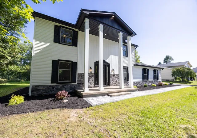 Photo 4 of Single family home for sale at 363 Avalon Dr, Rochester, NY 14618 | MLS# R1715179 | Listing updated on 2026-09-16