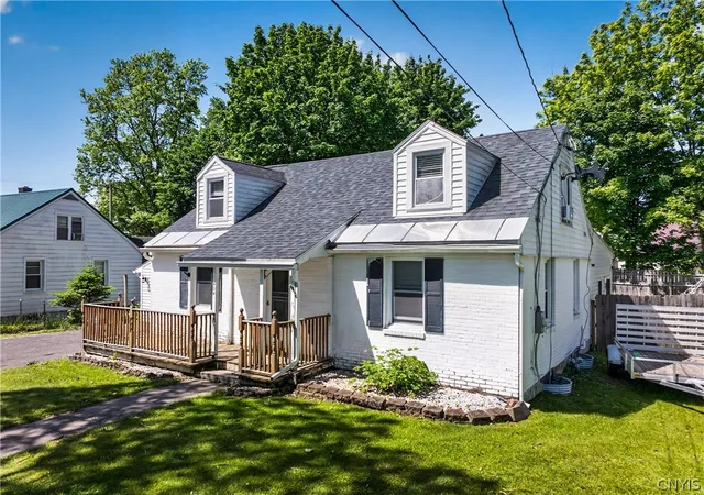 Photo 2 of Single family home for sale at 404 Oakwood St, Rome, NY 13440 | MLS# S1715108 | Listing updated on 2026-09-16