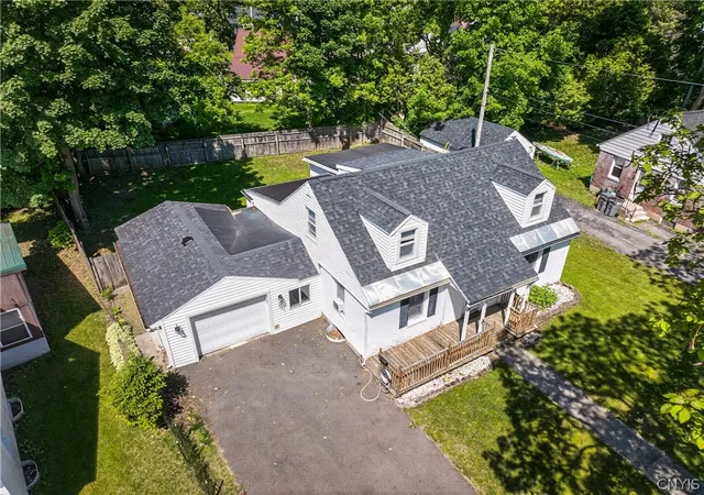 Photo 3 of Single family home for sale at 404 Oakwood St, Rome, NY 13440 | MLS# S1715108 | Listing updated on 2026-09-16