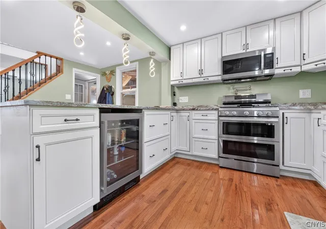 Photo 4 of Single family home for sale at 404 Oakwood St, Rome, NY 13440 | MLS# S1715108 | Listing updated on 2026-09-16