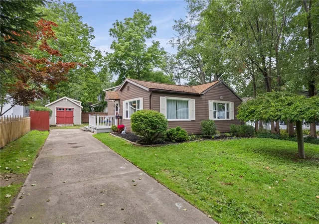 Photo 2 of Single family home for sale at 11 Seacliffe Rd, Rochester, NY 14622 | MLS# R1712024 | Listing updated on 2026-09-16