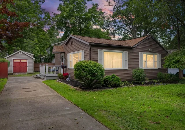 Photo 3 of Single family home for sale at 11 Seacliffe Rd, Rochester, NY 14622 | MLS# R1712024 | Listing updated on 2026-09-16