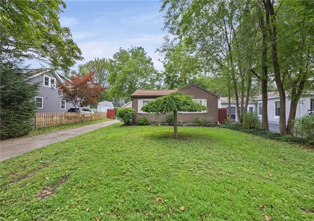 Photo 3 of Single family home for sale at 11 Seacliffe Rd, Rochester, NY 14622 | MLS# R1712024 | Listing updated on 2026-09-16