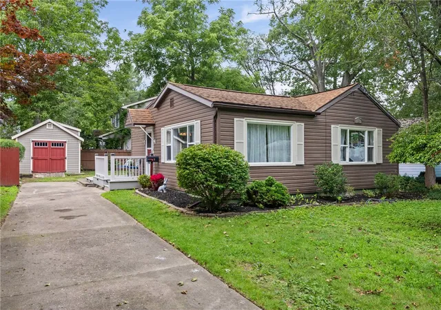 Photo 4 of Single family home for sale at 11 Seacliffe Rd, Rochester, NY 14622 | MLS# R1712024 | Listing updated on 2026-09-16