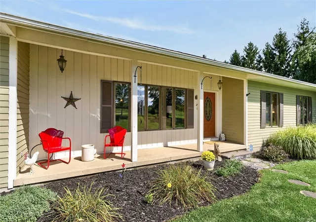 Photo 3 of Single family home for sale at 7150 Gauss Rd, Bloomfield, NY 14469 | MLS# R1715027 | Listing updated on 2026-09-16