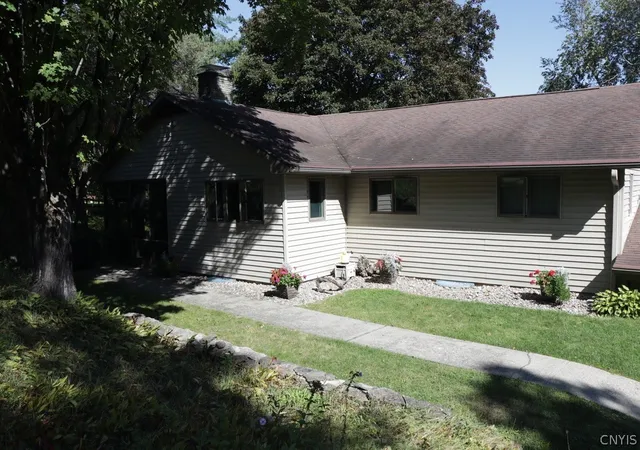Photo 4 of Single family home for sale at 7864 Broadfield Rd, Manlius, NY 13104 | MLS# S1715166 | Listing updated on 2026-09-16