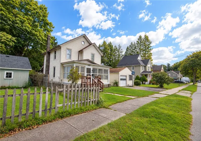 Photo 4 of Single family home for sale at 108 Elm St, Newark, NY 14513 | MLS# R1710578 | Listing updated on 2026-09-16