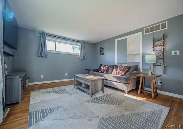 Photo 3 of Single family home for sale at 160 Newell Ave, Tonawanda, NY 14150 | MLS# B1714464 | Listing updated on 2026-09-16