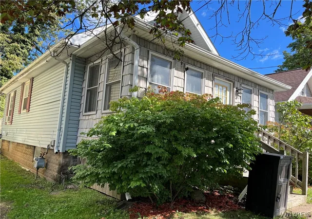 Photo 2 of Single family home for sale at 142 Grant St, Lockport, NY 14094 | MLS# B1715002 | Listing updated on 2026-09-16
