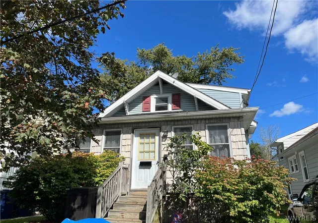 Photo 3 of Single family home for sale at 142 Grant St, Lockport, NY 14094 | MLS# B1715002 | Listing updated on 2026-09-16