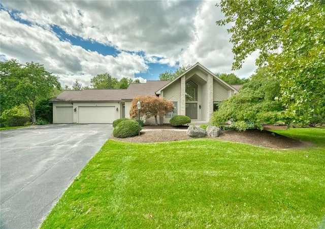 Photo 1 of Single family home for sale at 31 Chatham, Pittsford, NY 14534 | MLS# R1704228 | Listing updated on 2026-09-16