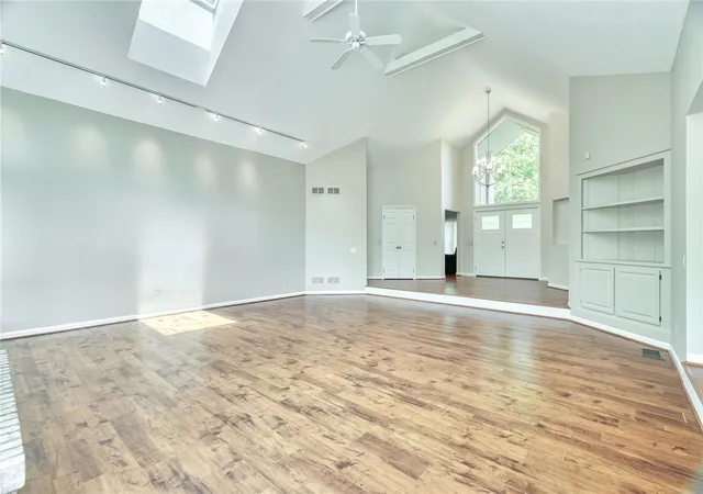 Photo 3 of Single family home for sale at 31 Chatham, Pittsford, NY 14534 | MLS# R1704228 | Listing updated on 2026-09-16