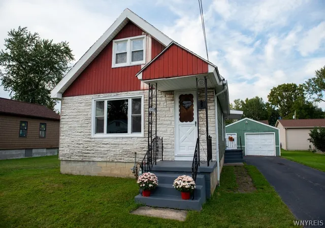Photo 3 of Single family home for sale at 3650 2nd Street, Buffalo, NY 14219 | MLS# B1715320 | Listing updated on 2026-09-16