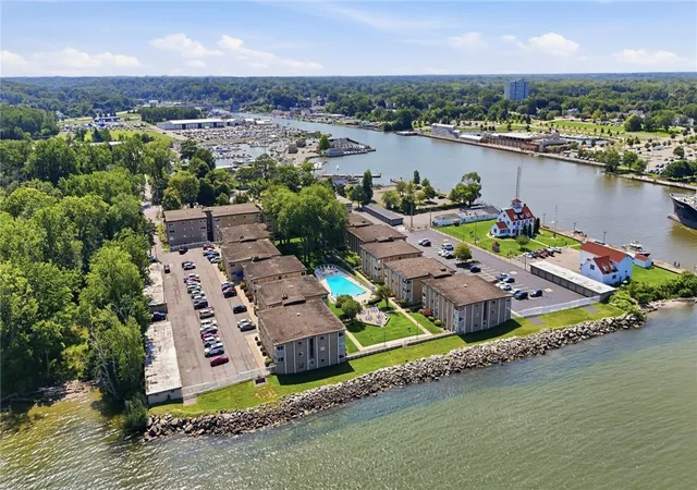 Photo 1 of Condo for sale at 907 Westage At The Harbor, Rochester, NY 14617 | MLS# R1713900 | Listing updated on 2026-09-16