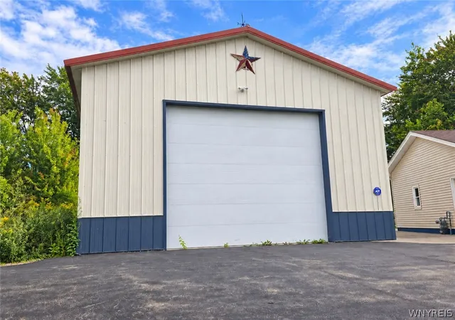 Photo 3 of Single family home for sale at 6190 Cole Rd, Orchard Park, NY 14127 | MLS# B1715405 | Listing updated on 2026-09-16