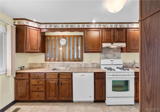 Photo 2 of Sale Pending at 303 Pryor Ave, Tonawanda, NY 14150 | MLS# B1713881 | Listing updated on 2026-09-24