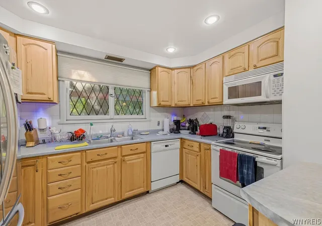 Photo 2 of Single family home for sale at 8254 Buffalo Ave, Niagara Falls, NY 14304 | MLS# B1714671 | Listing updated on 2026-09-16