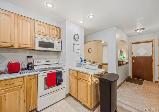 Photo 3 of Single family home for sale at 8254 Buffalo Ave, Niagara Falls, NY 14304 | MLS# B1714671 | Listing updated on 2026-09-16