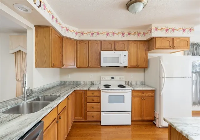 Photo 3 of Single family home for sale at 18 Crk Walk, Buffalo, NY 14227 | MLS# R1715175 | Listing updated on 2026-09-16