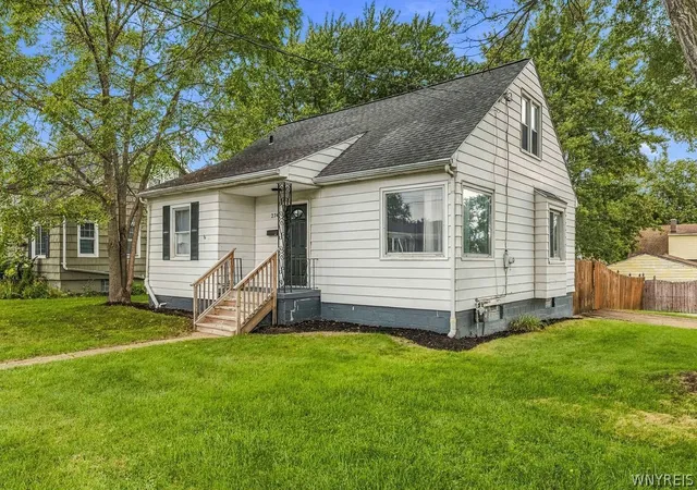 Photo 2 of Sale Pending at 274 Utica St, Tonawanda, NY 14150 | MLS# B1715979 | Listing updated on 2026-09-24