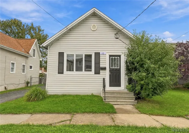 Photo 1 of Single family home for sale at 32 Park Ave, Tonawanda, NY 14150 | MLS# B1716133 | Listing updated on 2026-09-20