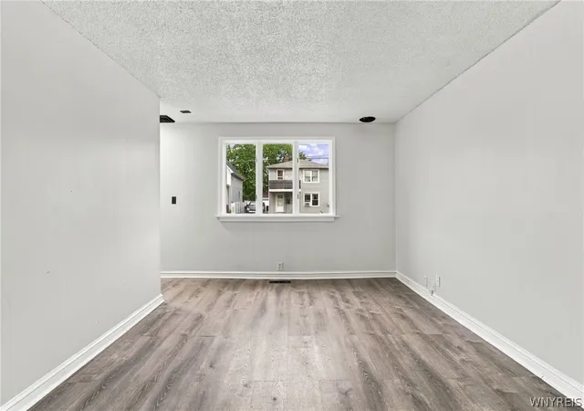 Photo 3 of Single family home for sale at 32 Park Ave, Tonawanda, NY 14150 | MLS# B1716133 | Listing updated on 2026-09-20