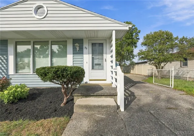 Photo 3 of Single family home for sale at 30 Wynnwood Ave, Tonawanda, NY 14150 | MLS# B1717225 | Listing updated on 2026-09-24