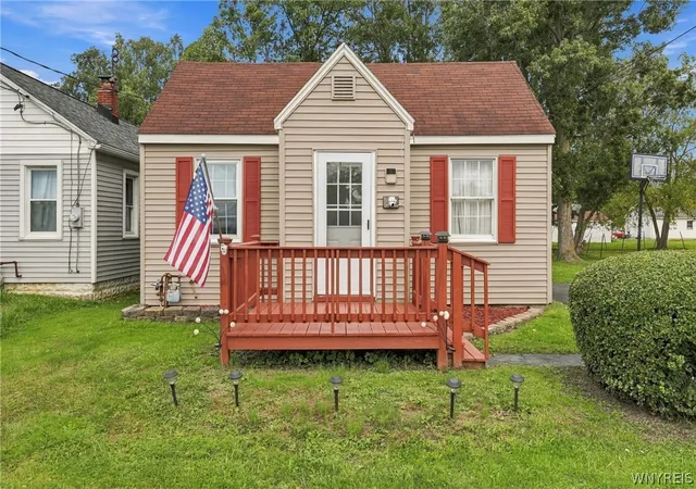 Photo 1 of Single family home for sale at 951 Erie Ave, North Tonawanda, NY 14120 | MLS# B1717470 | Listing updated on 2026-09-24