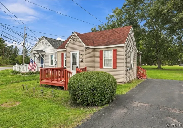 Photo 2 of Single family home for sale at 951 Erie Ave, North Tonawanda, NY 14120 | MLS# B1717470 | Listing updated on 2026-09-24