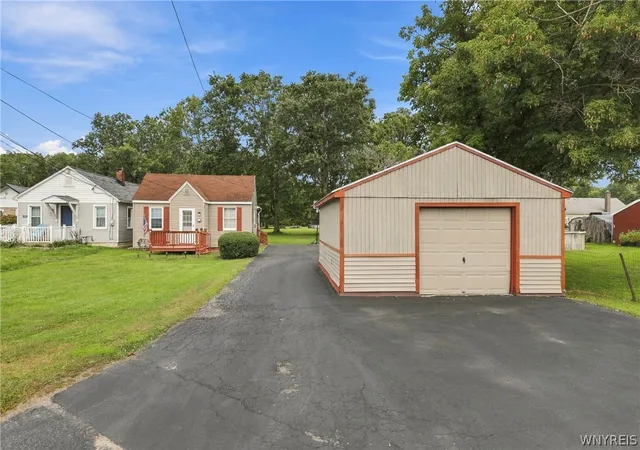 Photo 3 of Single family home for sale at 951 Erie Ave, North Tonawanda, NY 14120 | MLS# B1717470 | Listing updated on 2026-09-24