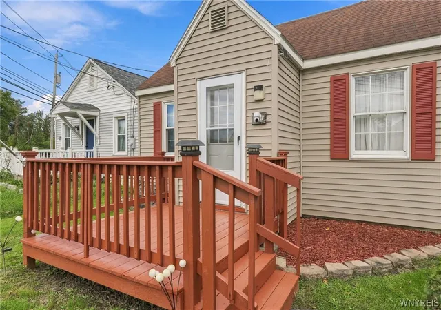 Photo 3 of Single family home for sale at 951 Erie Ave, North Tonawanda, NY 14120 | MLS# B1717470 | Listing updated on 2026-09-24