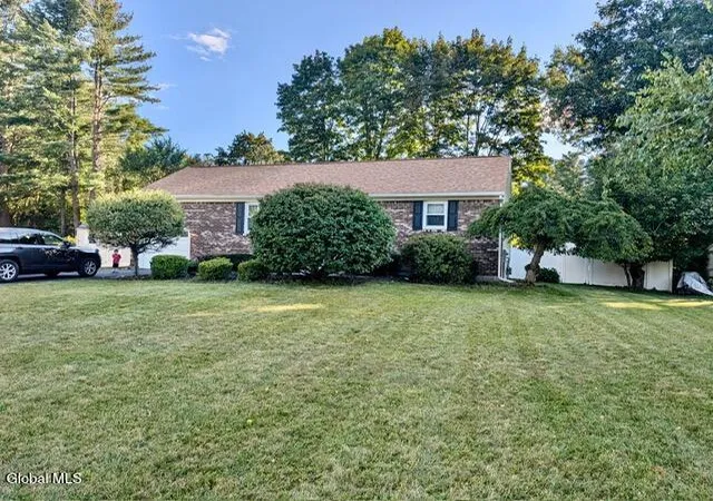 Photo 3 of Single family home for sale at 2 Janet Ln, Guilderland, NY 12203 | MLS# 202625724 | Listing updated on 2026-10-07