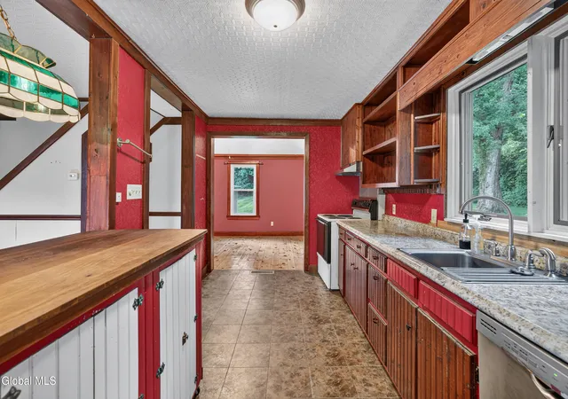Photo 3 of Sale Pending at 317 Vley Rd, Schenectady, NY 12302 | MLS# 202623755 | Listing updated on 2026-09-10