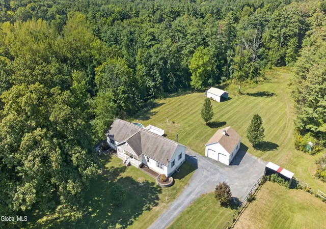 Photo 2 of Single family home for sale at 5 Den Besten Way, Schodack, NY 12033 | MLS# 202625794 | Listing updated on 2026-09-22