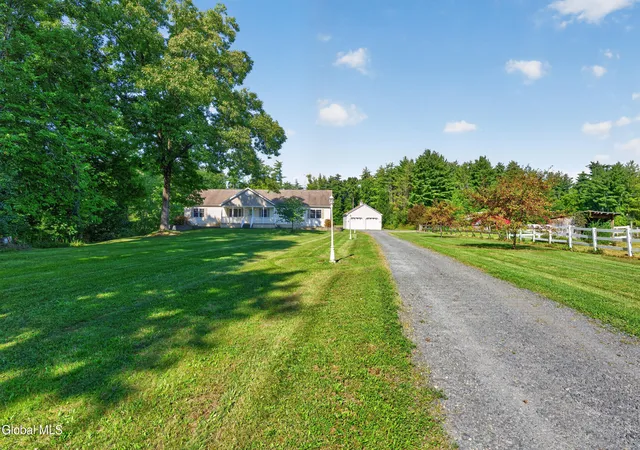 Photo 4 of Single family home for sale at 5 Den Besten Way, Schodack, NY 12033 | MLS# 202625794 | Listing updated on 2026-09-22