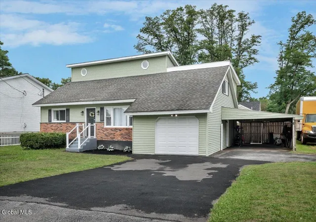 Photo 3 of Single family home for sale at 143 Ray Ave, Schenectady, NY 12304 | MLS# 202625667 | Listing updated on 2026-09-14