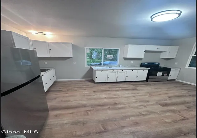 Photo 3 of Single family home for sale at 29 S Pine Ave, Albany, NY 12208 | MLS# 202613250 | Listing updated on 2026-09-03