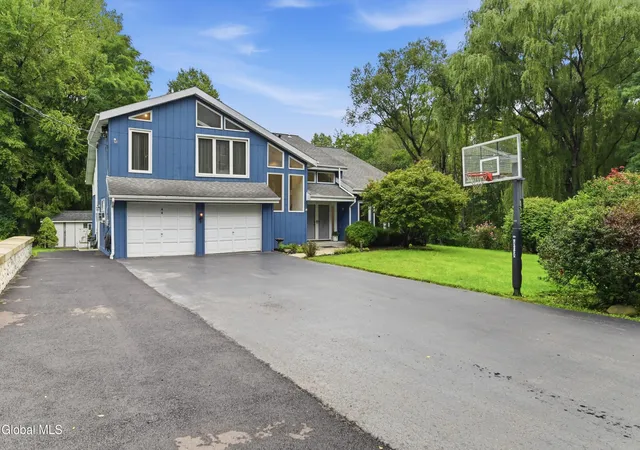 Photo 2 of Single family home for sale at 44 Westphal Dr, Delmar, NY 12054 | MLS# 202620506 | Listing updated on 2026-09-01