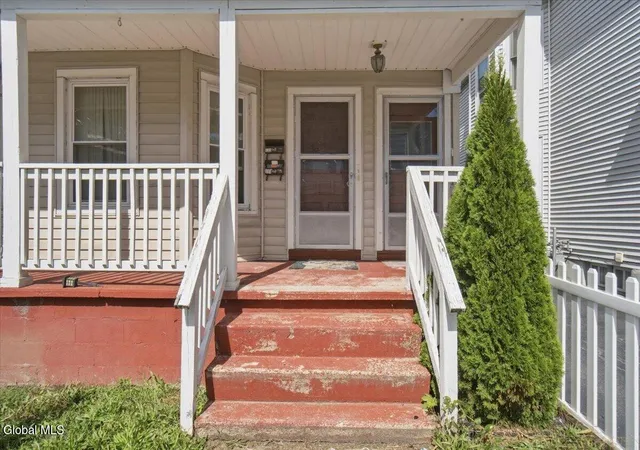 Photo 4 of House for sale at 131 Furman St, Schenectady, NY 12304 | MLS# 202620487 | Listing updated on 2026-09-17