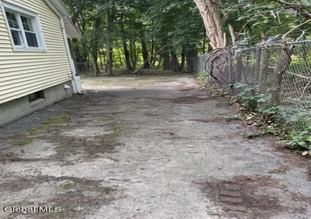 Photo 3 of Single family home for sale at 9 Schermerhorn Rd, Schenectady, NY 12306 | MLS# 202616995 | Listing updated on 2026-09-18